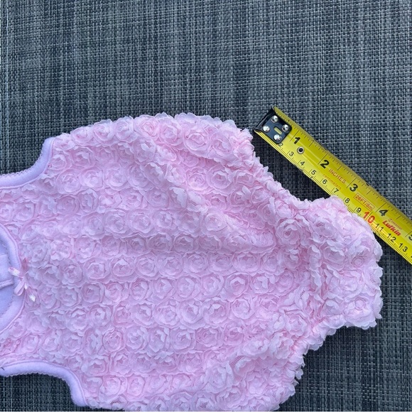 🍭Vitamins Baby Soft Pink one piece floral aplique - Picture 11 of 11
